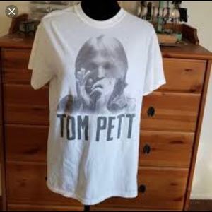 looking for this forever 21 Tom petty shirt